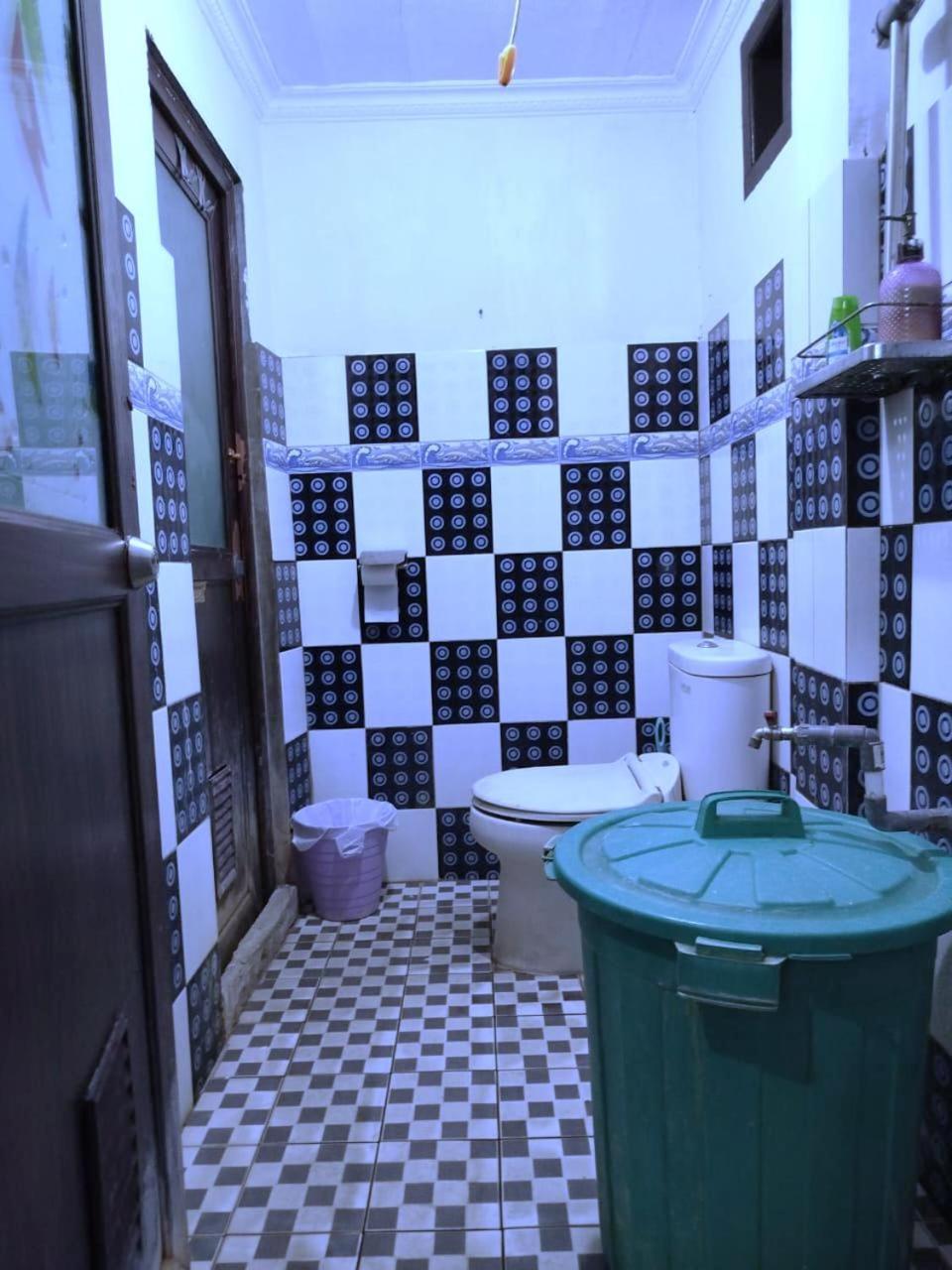 Kurnia Homestay Ternate Extérieur photo